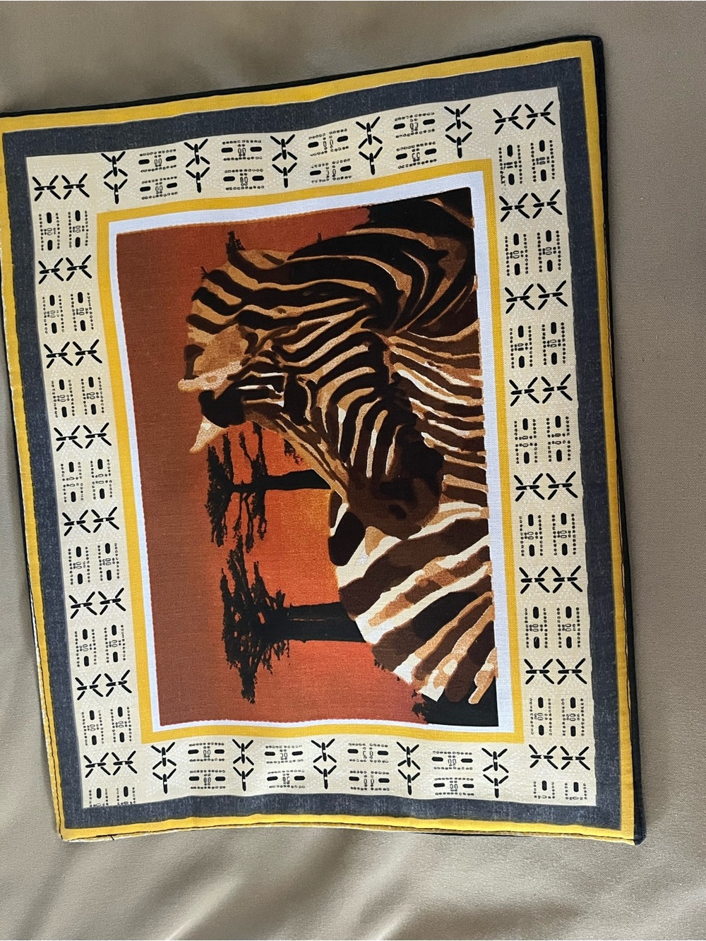 6 African Animal Print Placemats. Interchangeable. Like new. - Picture 7 of 13